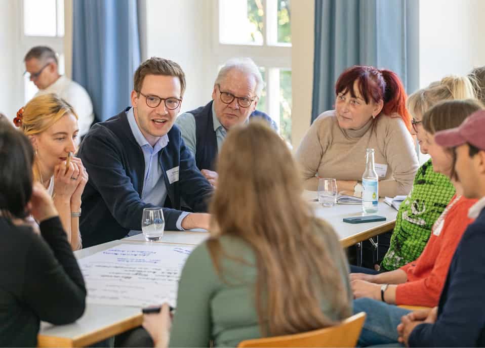 Rege Beteiligung an den Werkstatttischen: Diskutiert werden unter anderem Zuzug und Fachkräftesicherung, Gesundheit und Mobilität sowie gutes Zusammenleben in der Region